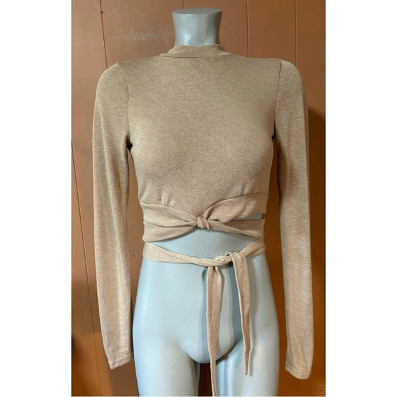 Le Lis Collection Tan Long Sleeve Crop Keyhole Back S - Picture 5 of 8